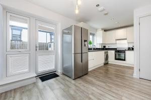 Elegant 3BR Home Sleeps 6 Parking