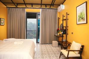 House on a hill with stunning views Hoa Binh Lake