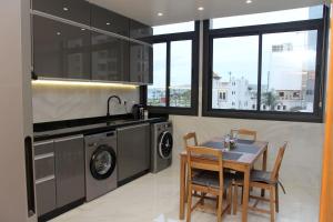 Bright apartment with 2 terraces near the beach