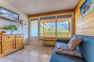 Slope side studio with Mountain Views