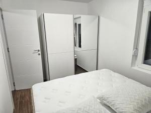 Apartments Gajić with Private Free Parking - New & Modern