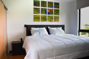 COSTA RICA, Apartamento en condominio Avalon Country Club,Santa Ana, terraza,balcon, restaurante, piscina, tenis,gimnasio- 310- 206