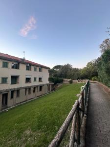 Monolocale con giardino vista mare
