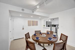 Stylish 2BR Condo with Balcony Views 1409