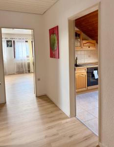 Helle Ferienwohnung im Schwarzwald - 2 Schlafzimmer - WLAN - Holzapfel Apartments