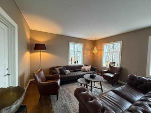 Prestssetrið - Luxury Lodge near Akureyri with large hot tub