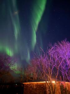 Prestssetrið - Luxury Lodge near Akureyri with large hot tub