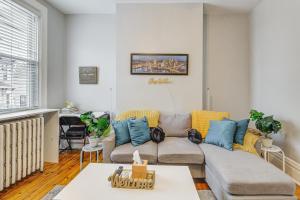 Walkable Lawrenceville Townhome w Patio!