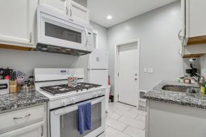 Walkable Lawrenceville Townhome w Patio!