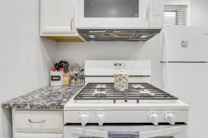 Walkable Lawrenceville Townhome w Patio!