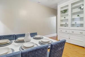 Walkable Lawrenceville Townhome w Patio!