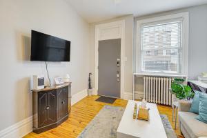 Walkable Lawrenceville Townhome w Patio!
