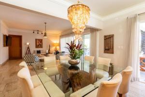 Paradise Awaits Rental Luxury Ocean View with Cook