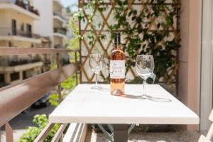 Cozy 2BR Stylish Apt - Balcony - Acropolis Metro