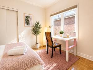 Toronto Downtown Stylish 2BR Suite Private Bath Walk to Ossington Subway