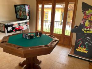Casa con terraza y parrilla exterior y sala de juegos, Santo Domingo