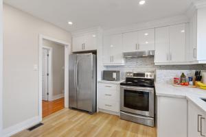 King beds 10 min to airport 20 min to downtown