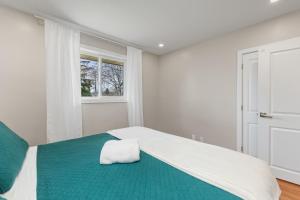 King beds 10 min to airport 20 min to downtown