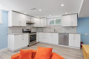 King beds 10 min to airport 20 min to downtown