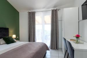 Apartments Villa Mirella 20 m from the sea - free parking