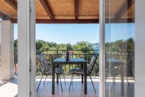 Apartments Villa Mirella 20 m from the sea - free parking
