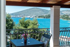 Apartments Villa Mirella 20 m from the sea - free parking