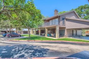 CW C101 Condo de Comal