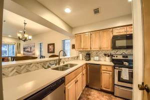 CW C101 Condo de Comal