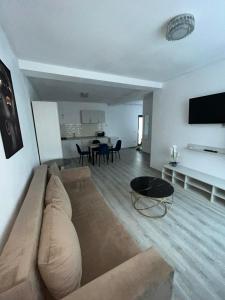 Adonis apartment