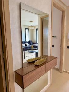 Beachfront luxury 2 bedroom appartement with pool and gym
