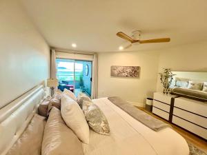 High Tide Suite - Modern Oceanfront Escape with Spa-like Bath, Resort Pool & Hot Tub