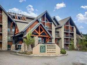 Alpine Splash Getaway Pool, Hot Tub & Waterslide!