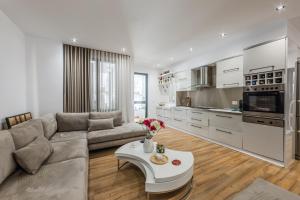 The Garden Jacuzzi Apartment By PS