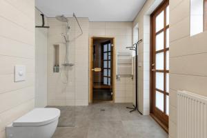 Private Luxury Villa - Sauna, Hot Tub & Guesthouse