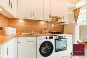 Teddington One Bedroom Flat Parking