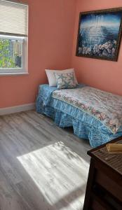 Mermaid Oasis Stuart Whole House 2 bed 2 Bath & extra Bonus Room- Fenced in Yard with Boat Parking