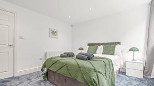 Cosy Flat Near the City Centre - Free Parking and WIFi - Sleeps 8