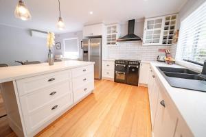 4 Bedroom fun house - spa, sauna, fire pits & more