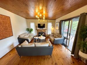 4 Bedroom fun house - spa, sauna, fire pits & more