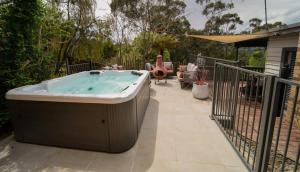 4 Bedroom fun house - spa, sauna, fire pits & more