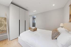 Luxury Camden Split-Level Apartment with Balcony