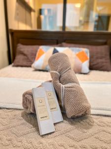 Poblacion High Floor Stay with Pool, Gym, Jacuzzi and Dedicated working Space