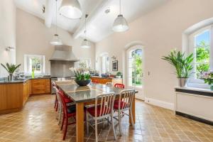 Elegant Villa Bouis with Pool