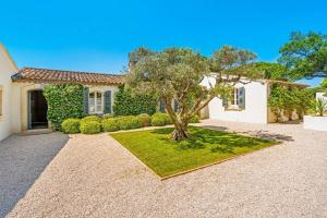 Elegant Villa Bouis with Pool