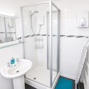 Belle Aire Beach Retreat at Hemsby with FREE WIFI Bed linen included Freely tvs in bedrooms and FREE onsite entertainment