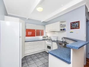 5 Peroomba Tce - Charming two storey family home featuring additional downstairs kitchenette
