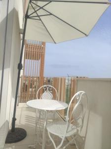 Kennedy house with parking, balcony and 200 m from the sea