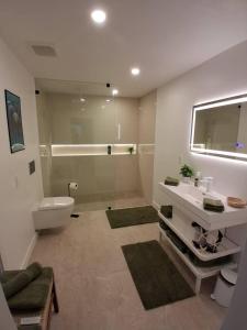 Recharge AND Relax Hideaway - Holiday Home - Holiday Home