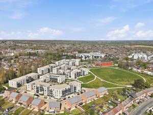 Modern Luxury 1BR Flat with Balcony and Near Epping Forest