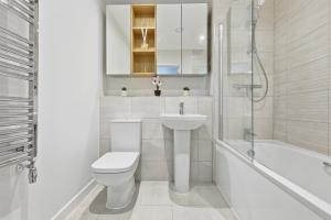 Modern Luxury 1BR Flat with Balcony and Near Epping Forest